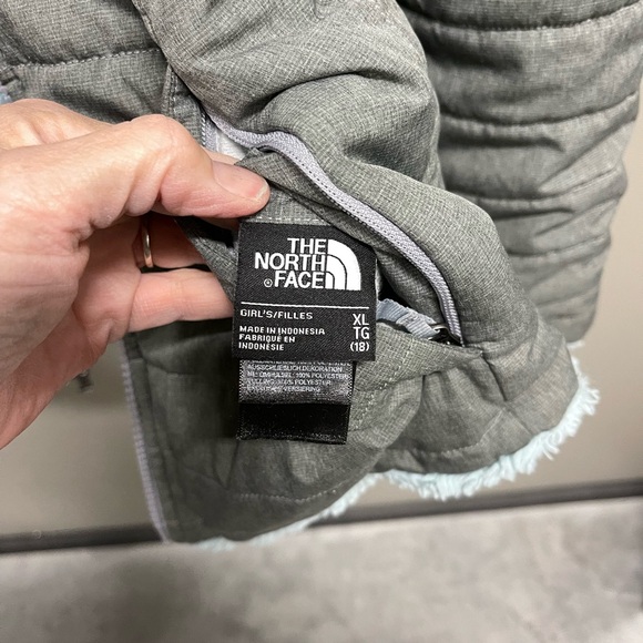 The North Face Gray Quilted Jacket with soft fleece lining - Picture 5 of 6